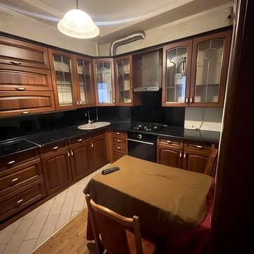 Велика Васильківська вул. (Червоноармійська), 52