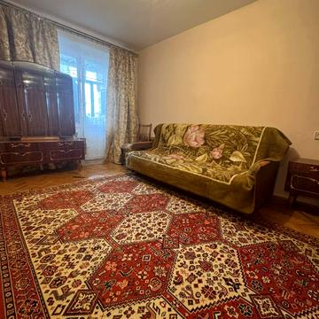 Айвазовського вул., 10