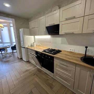 Набережна Перемоги вул., 42