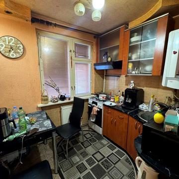 Закарпатська вул., 8