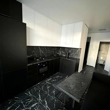 Леоніда Перфецького вул., 2а