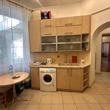 Леся Мартовича вул., 5