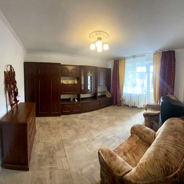 Івана Величковського вул., 32