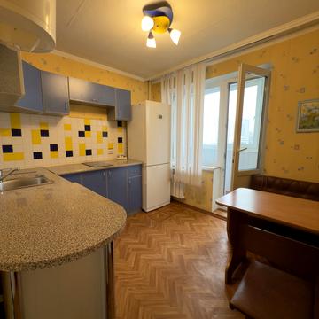 Голосіївський просп. (40-річчя Жовтня), 7