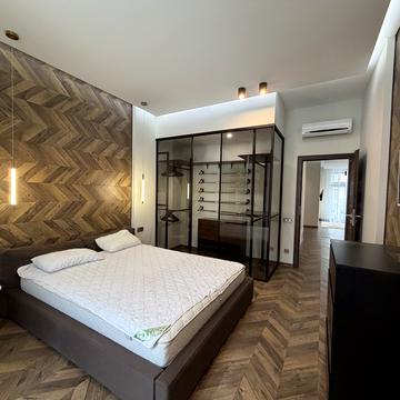 Академіка Філатова вул., 2/1