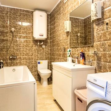 Андрія Мельника вул., (Будинок 1)