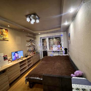 Миру вул., 100