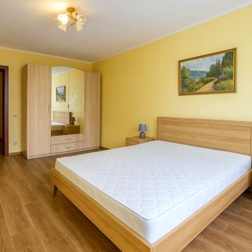 Дніпровська набережна вул., 26-Д