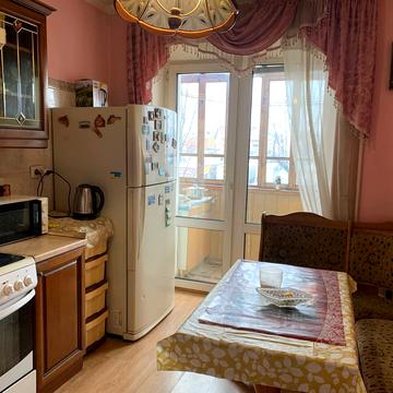 Пілотська вул., 7