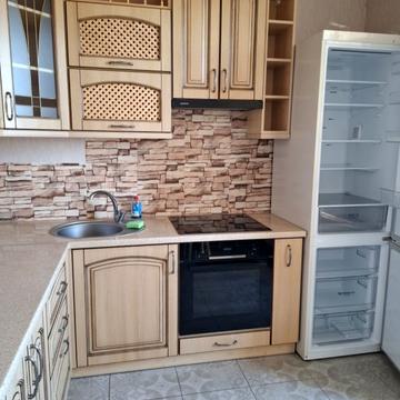 Михайла Грушевського вул., 30в