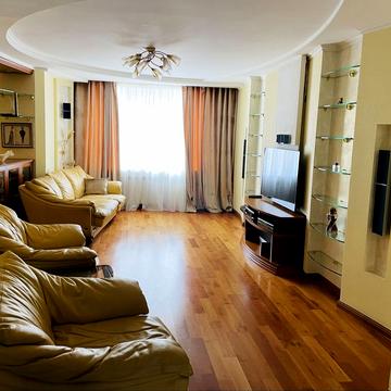 Вячеслава Чорновола вул., 20