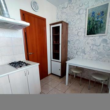 Максима Чайки вул., 37а