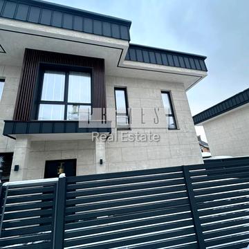 Центральна вул.