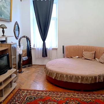 Олега Ольжича вул., 31