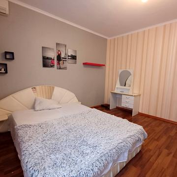 Дніпровська набережна вул., 19-А