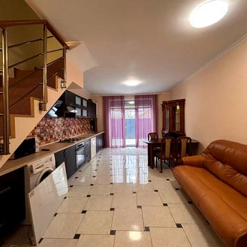 Червоних Троянд пров., 6