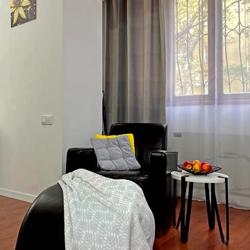 Трьохсвятительська вул., 3