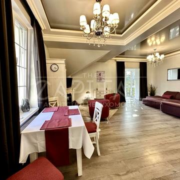 Освіти вул., 8/1