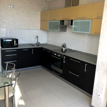 Миколи Бажана просп., 8-Б