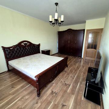 Воскресенська вул., 12-В