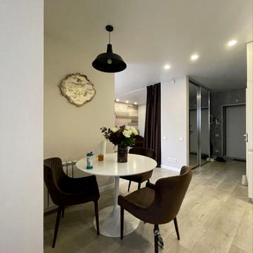 Ньютона вул., (Будинок 2)