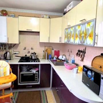 Анни Ахматової вул., 11