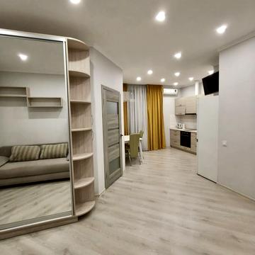 Михайлівська вул., (Будинок 1)