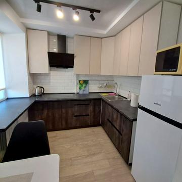 Олександра Поля просп. (Кірова), 98