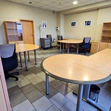 Богдана Хмельницького просп. (Героїв Сталінграда), 9