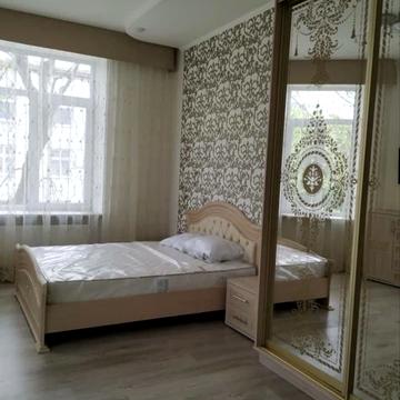 Братів Міхновських вул. (Московська), 26