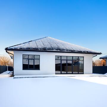 Ялтинська вул., 1