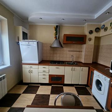 Вишняківська вул., 8