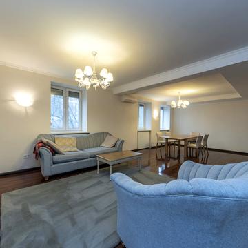 Ярославів Вал вул., 11