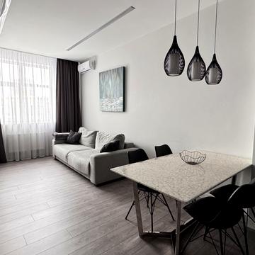 Саперне Поле вул., 12