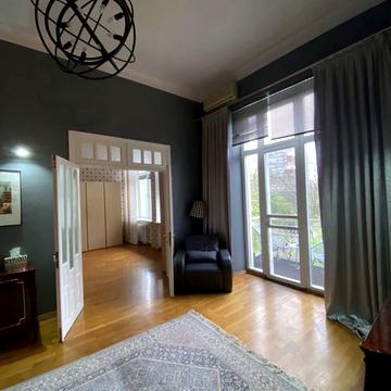 Лесі Українки просп. (Гагаріна), 4