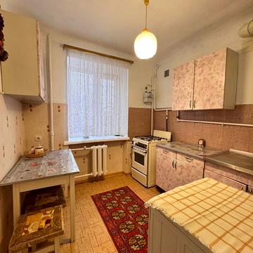 Камянецька вул., 84