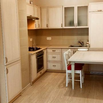 Джерельна вул., 93