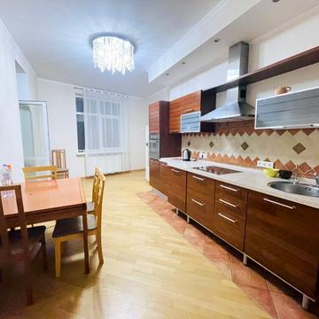 Лесі Українки бульв., 7-Б