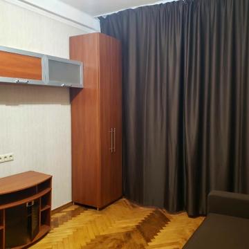 Волинська вул., 5