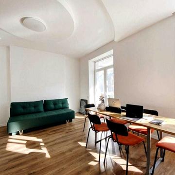 Івана Світличного вул. (Петровського), 4