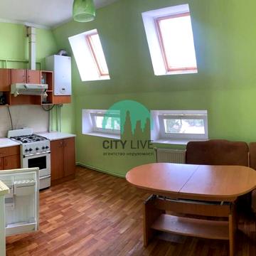 Романа Купчинського вул., 14