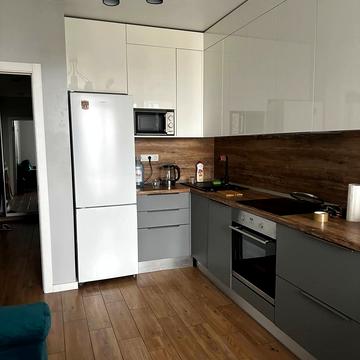 Зарічна вул., 4