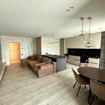 Набережна Перемоги вул., 42