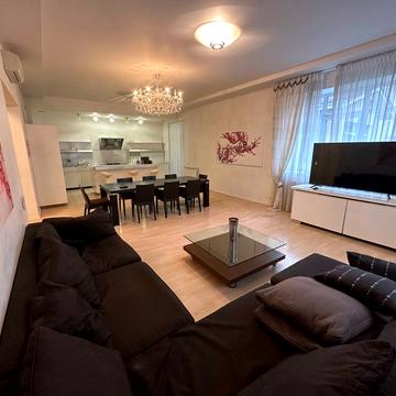 Миколаївська вул., 11