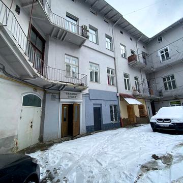 Володимира Винниченка вул. (), 4