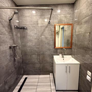 Товариська вул., 60