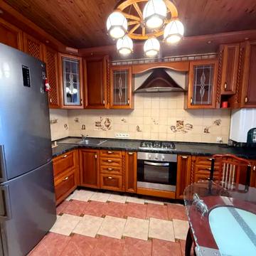 Набережна Перемоги вул., 136-А