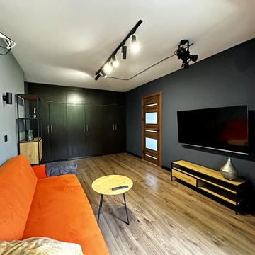 Домбровського вул., 24