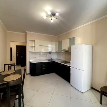 Анни Ахматової вул., 32/18