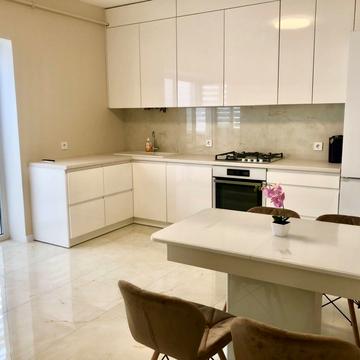 Тараса Шевченка вул., (Будинок 1)